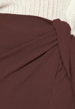 Curvy Textured Sarong Midi Skirt - Falda Cruzada - Brown 11 Curvy Textured Sarong Midi Skirt - Falda Cruzada - Brown -Tienda Barata Anna Field 4caf1dfae87d40bf9082299a25a91686