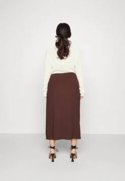 Curvy Textured Sarong Midi Skirt - Falda Cruzada - Brown 8 Curvy Textured Sarong Midi Skirt - Falda Cruzada - Brown -Tienda Barata Anna Field 7981b9a875064054b0948e6688d4bf58