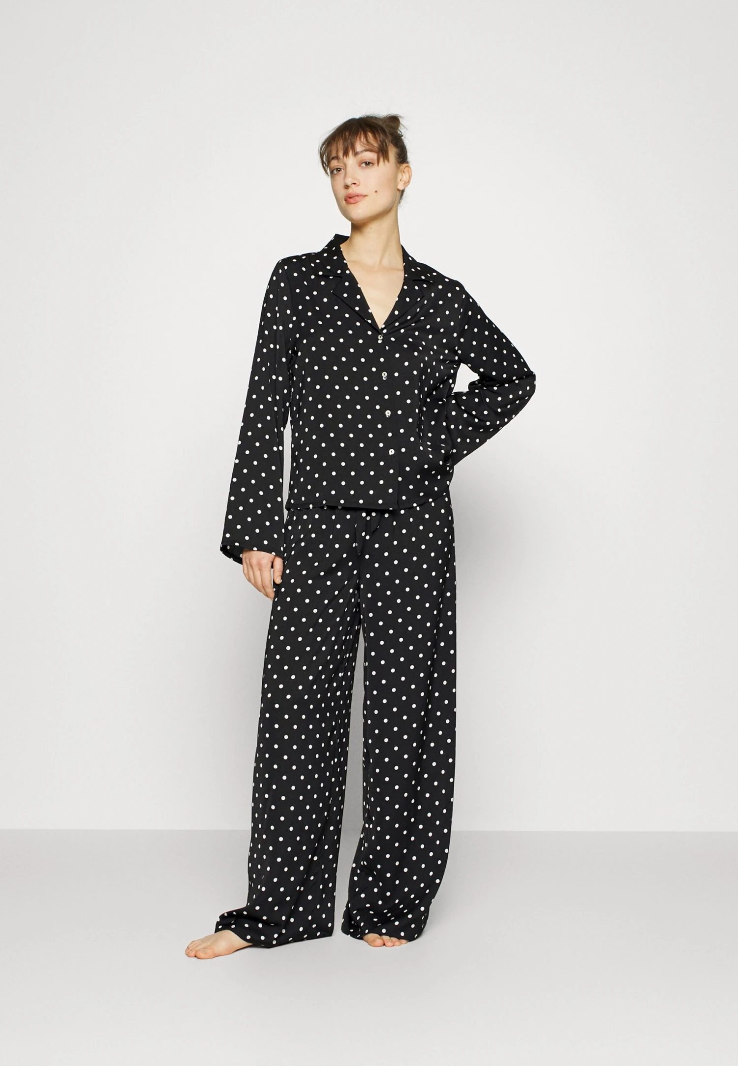 Anna Field Pijama - Black/Off-White 2 Anna Field Pijama - Black/Off-White - Imagen 2